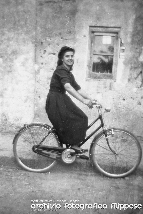 ragazza-in-bicicletta